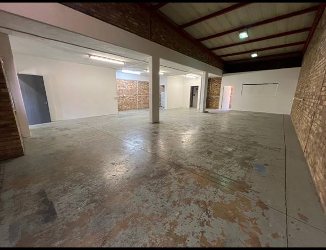 230M² WAREHOUSE TO LET IN STRIJDOMPARK